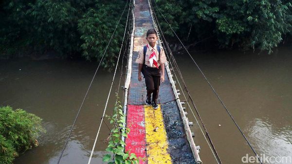 Ini Jembatan Kampung, Miripkah dengan Simpang Susun Semanggi?