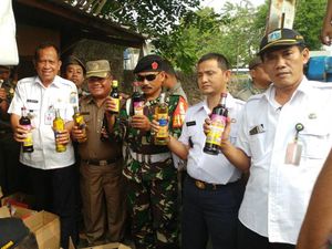 Razia Jelang Ramadan, 509 Botol Miras Disita di Cakung