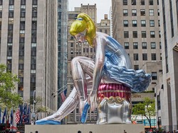 Jeff Koons Muncul dengan Patung Balon Balerina Setinggi 13 Meter