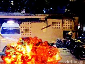 Foto 3 Korban Tergeletak di Dekat Sumber Bom Kampung Melayu Foto 3 Korban Tergeletak di Dekat Sumber Bom Kampung Melayu