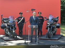 Polisi Italia Tunggangi Ducati Multistrada 1200