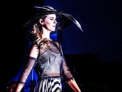 Gadis Dusun Australia Melenggang ke New York Fashion Week