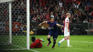 Ajax Menguasai Pertandingan, MU yang Menang