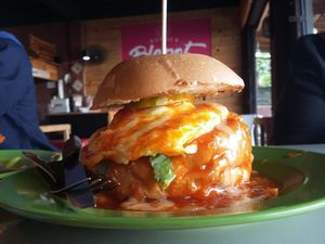 Santai Dulu Sambil Makan Burger Enak di Banda Aceh