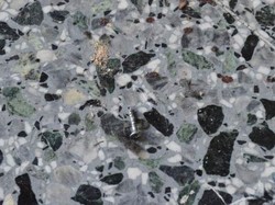 Bom di Konser Ariana Grande Dipenuhi Mur dan Sekrup