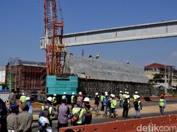 Pemasangan Girder Tol Batang Molor
