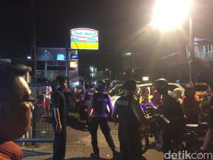 Keluarga dan Polisi Mulai Berdatangan ke RS Premier Jatinegara