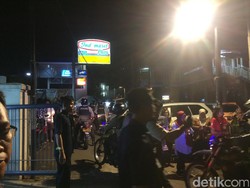 Kepala Staf Presiden Jenguk Korban Bom Kampung Melayu di RS Premier