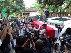 Pemakaman Briptu Imam di Klaten Diiringi Isak Tangis