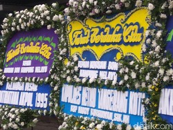 Ada Tiga Karangan Bunga di Lokasi Bom Kampung Melayu