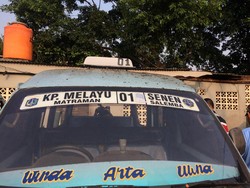 4 Angkot Rusak Akibat Bom Kampung Melayu