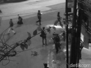 Darah Berceceran di Jalan Otista Dekat Lokasi Bom Kampung Melayu