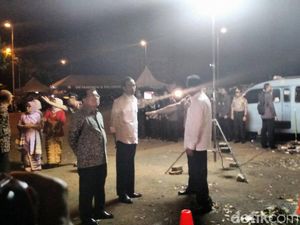 Di Kampung Melayu, Jokowi-JK Tinjau Titik Ledakan Bom