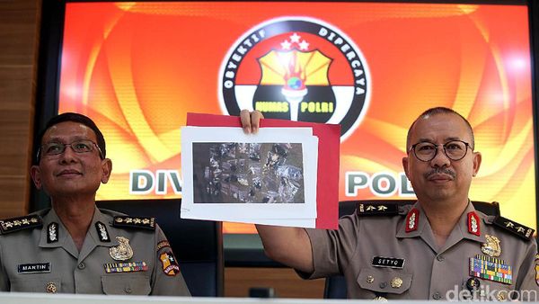 Polri Beri Keterangan Terkait Ledakan Bom Kampung Melayu