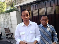 Jokowi Serahkan 2.553 Sertifikat Tanah ke Warga Jawa Barat