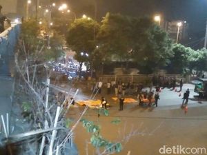 7 Kantong Jenazah Diangkut dari Lokasi Ledakan Kampung Melayu