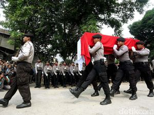 Aneka Peristiwa Penyerangan Polisi yang Sedang Bertugas di Lapangan Aneka Peristiwa Penyerangan Polisi yang Sedang Bertugas di Lapangan