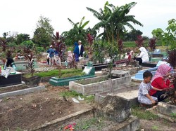Warga Pekanbaru Ramai Berziarah Jelang Ramadan