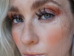 Viral, Tampil Dengan Air Mata di Wajah Jadi Tren Makeup Unik