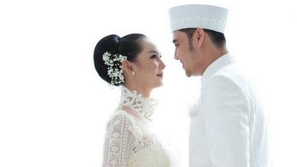 Senyum Bahagia Kalina Ocktaranny, Pose Ayu Ting Ting Kok Mirip Aurel