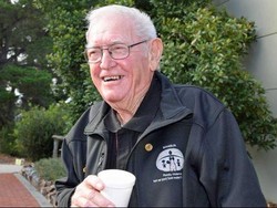 Keturunan Aborigin Lulus S2 di Usia 86 Tahun