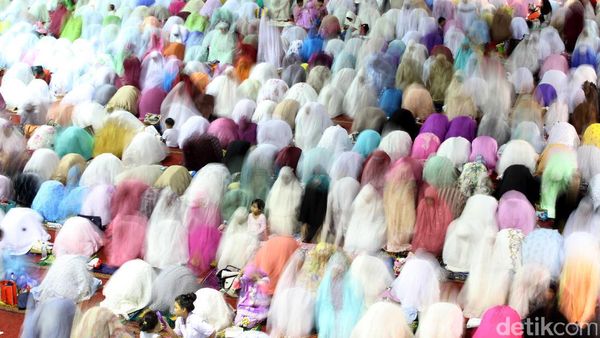 Begini Suasana Salat Tarawih Pertama di Masjid Istiqlal