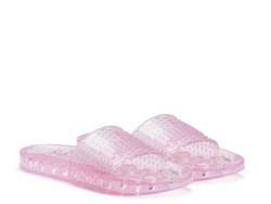 Rihanna Populerkan Lagi Sandal Jelly ala 90-an Seharga Rp 1,2 Juta