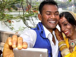 Korban Serangan Air Keras di India Menikah Berkat Salah Sambung