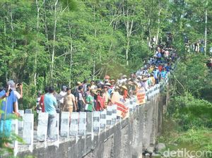 Tolak Tambang Pasir, Warga Magelang Blokir Jalan Batas Provinsi