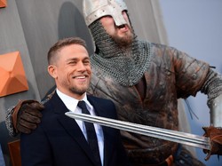 Jawaban Charlie Hunnam Soal Jadi The Next James Bond