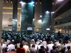 Begini Suasana Salat Tarawih Pertama di Masjid Istiqlal