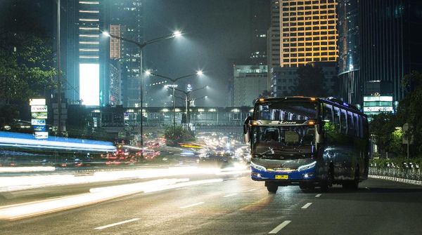 Bus Volvo Jalan-jalan di Jakarta
