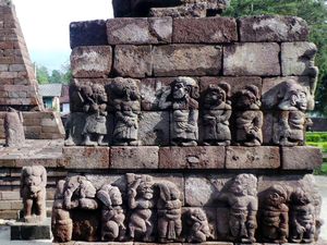 Kenali Candi Sukuh yang Unik di Jawa Tengah: Sejarah dan Relief Kenali Candi Sukuh yang Unik di Jawa Tengah: Sejarah dan Relief