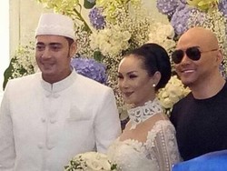 Senyum Deddy Corbuzier Hadiri Pernikahan Mantan Istri