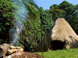 Kisah Suku Penjaga Roh & Keturunan Manusia Super di Uganda