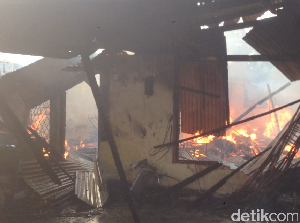 Rumah di Kramat Jati Jaktim Terbakar, 5 Unit Damkar Diturunkan