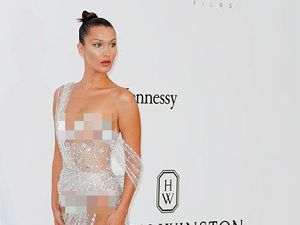 Pakai Gaun Seksi di Red Carpet, Bella Hadid Kembali Malfungsi Busana