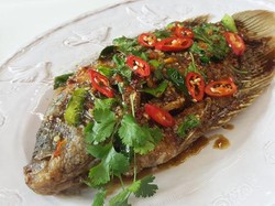 Menu Hari Ke-4: Gurihnya Sajian Ikan Berbumbu Telur Asin dan Chilli Sauce