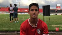 Irfan Bachdim kini menikmati karier sepak bola di Bali United. (