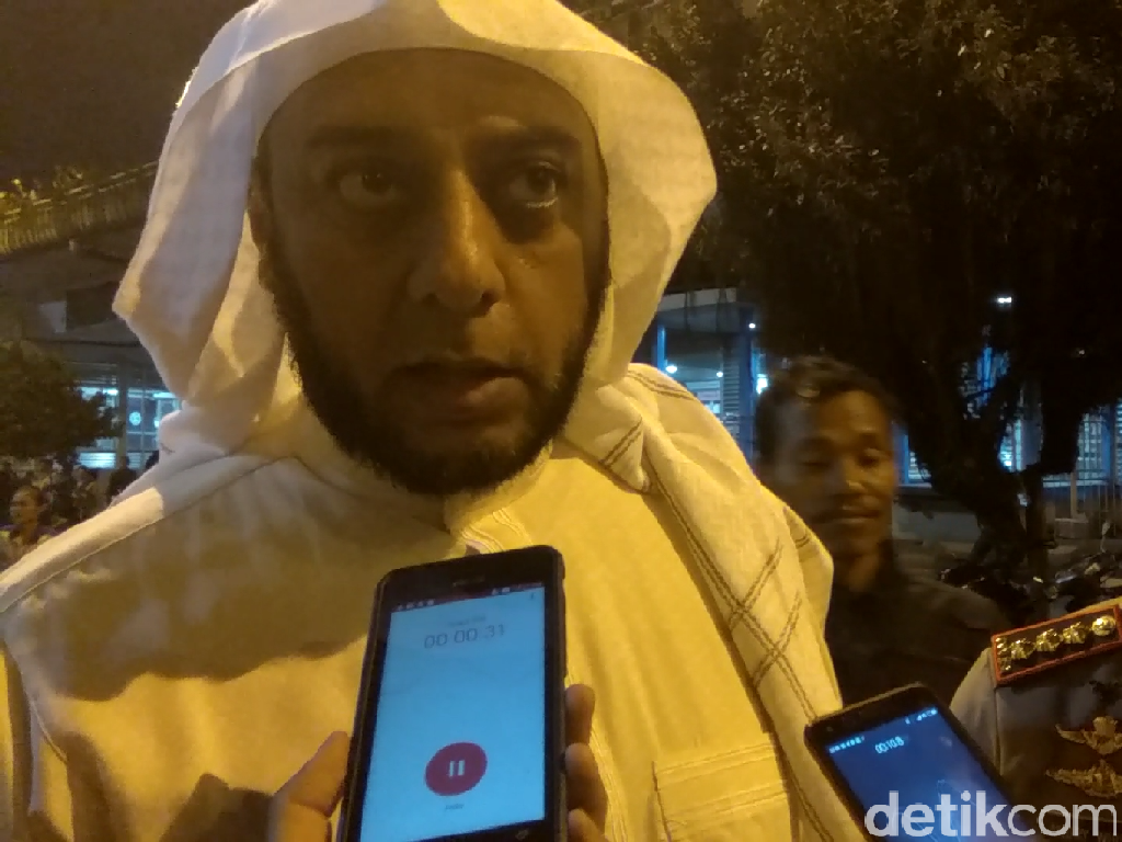 Syekh Ali Jaber Ditusuk, Ustaz Abdul Somad Diminta Waspada Syekh Ali Jaber Ditusuk, Ustaz Abdul Somad Diminta Waspada