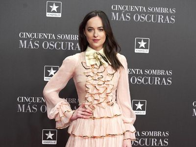 Foto: 15 Gaya Paling Stylish Dakota Johnson