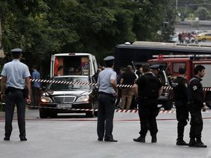 Eks PM Yunani Luka-luka Akibat Ledakan di Dalam Mobil