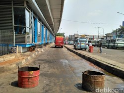 Masih Ditutup, Halte TransJ Kampung Melayu Belum Beroperasi