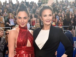 Adu Gaya Lynda Carter dan Gal Gadot, Wonder Woman Dulu dan Masa Kini