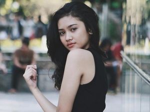 Sarah Tuffahati Tukang Ojek Pengkolan Jatuh, Kepala Terbentur Aspal Sarah Tuffahati Tukang Ojek Pengkolan Jatuh, Kepala Terbentur Aspal