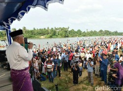 Warga Riau Suka Cita Sambut Ramadan dengan Balimau Kasai