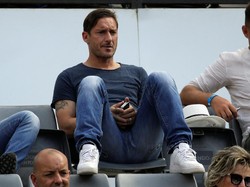 Conte Minta Totti Jangan Pensiun Dulu
