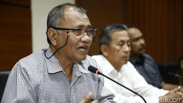 Irjen Kemendes dan Auditor BPK Ditetapkan Sebagai Tersangka Suap