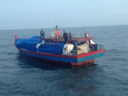 Bea-Cukai Tangkap 2 Kapal Penyelundup Pakaian Bekas dari Malaysia