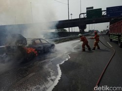 Mobil yang Terbakar di Tol JORR Karena Korsleting dari Aki